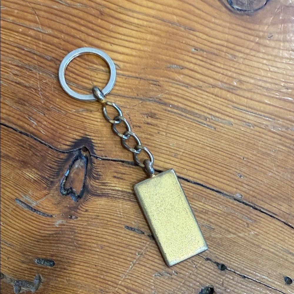 CHANEL Gold Rectangular Keychain Vintage - Picture 3 of 8